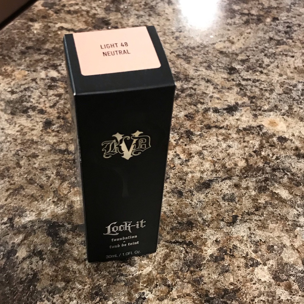 KVD LOCK IT MATTE FOUNDATION